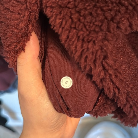 Lululemon Textured Fleece 1/2 Zip in Red Merlot Size 6 - Picture 3 of 7
